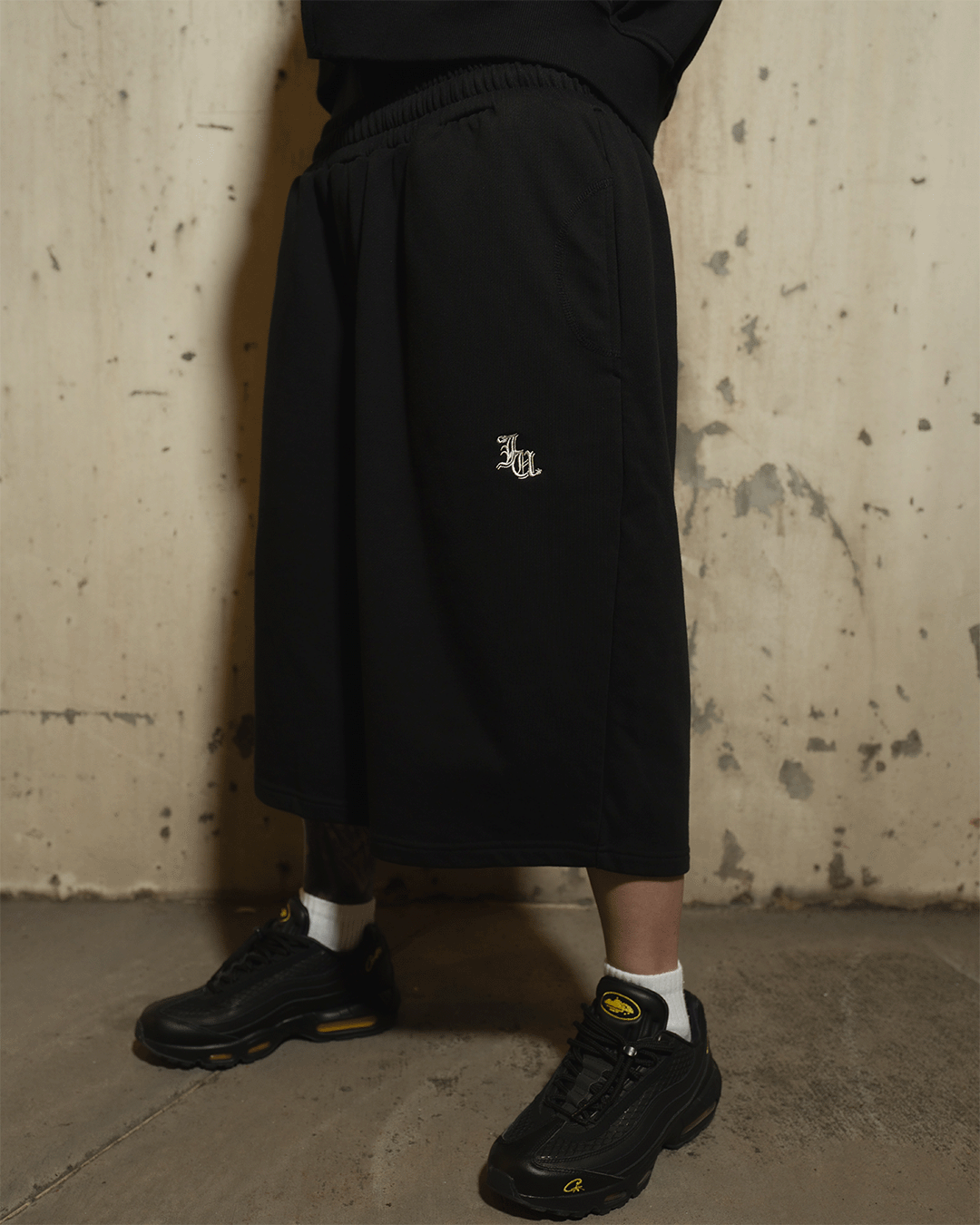 JAYU SWEAT SHORTS (BLACK)
